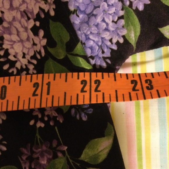 Black Lounger with Lavender Flowers - Picture 5 of 9